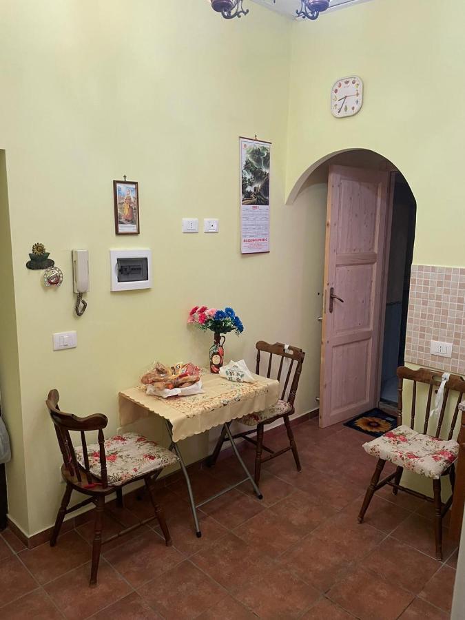 Appartamentino Di Corso Umberto Ronciglione  Luaran gambar